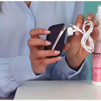 Satisfyer Pro Traveller - Mini csikló szívogató vibrátor - Womanizer helyett