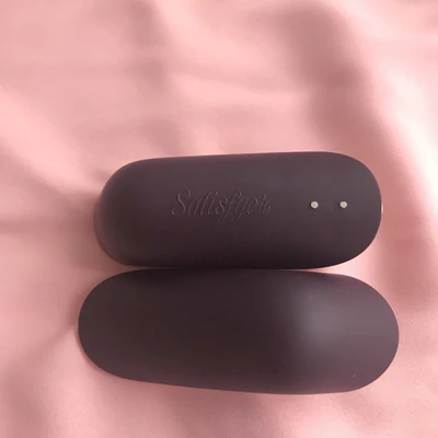 Satisfyer Pro Traveller - Mini csikló szívogató vibrátor - Womanizer helyett